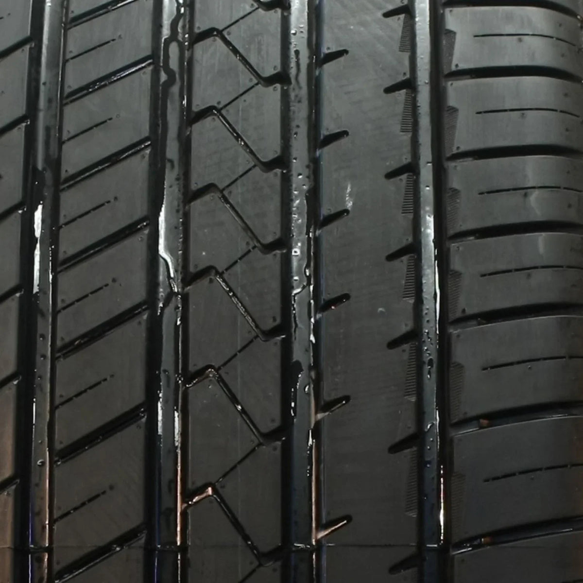 Lionhart LH-Five All Season 255/35ZR20 97W XL Passenger Tire Fits: 2017-18 Audi Q3 Technik, 2016-17 Buick Regal Sport Touring